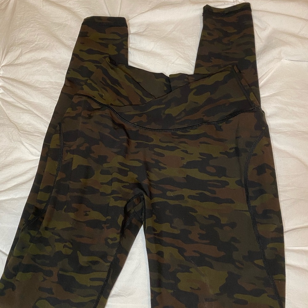 Alphalete camo leggings